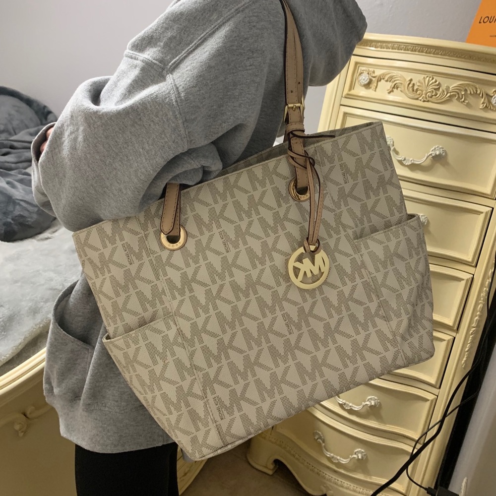 Michael Kors Jet Set Tote